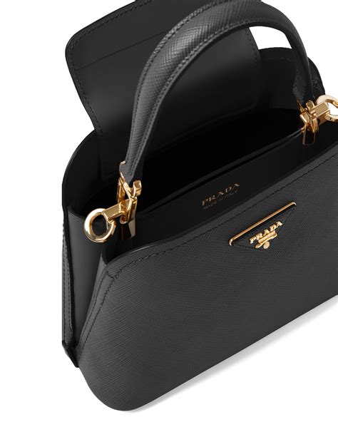 borsa prada chiusura magnete|Mini borsa a mano in pelle con chiusura zip .